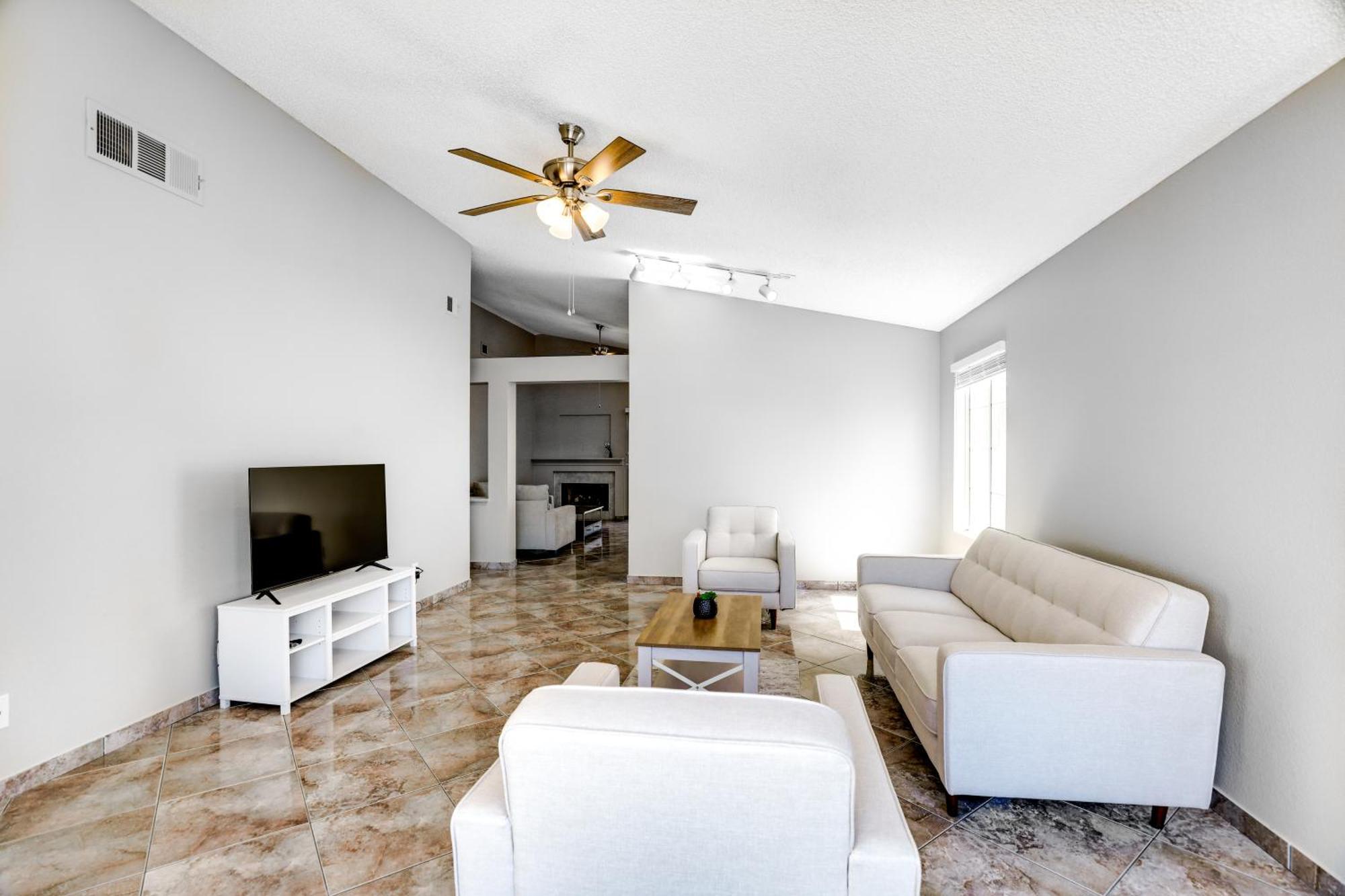 Holiday home Vegas With Patio About 10 Mi To The Strip!